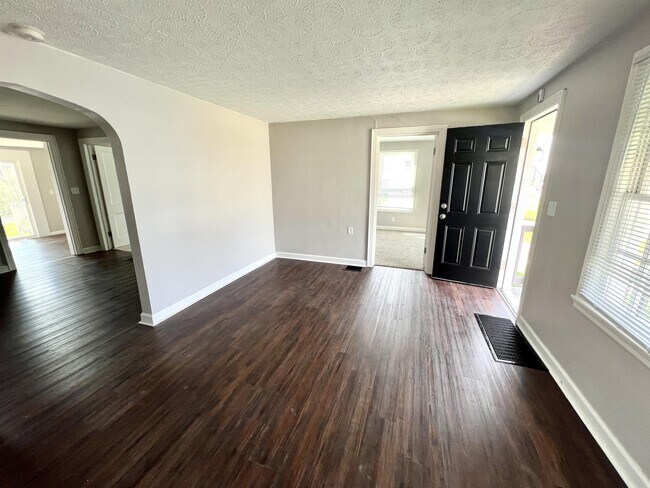 Foto del edificio - 2048 Parrish Ave
