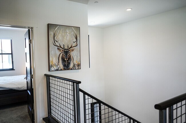 Building Photo - Snowcreek - 3 bed/2.5 bath Town Home