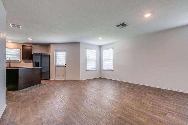 Foto del edificio - BEAUTIFUL 3-BEDROOM D.R. HORTON HOME IN RE...