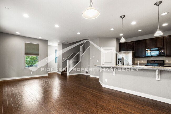 Foto del edificio - Lovely Townhome with Central AC and Washer/Dryer!