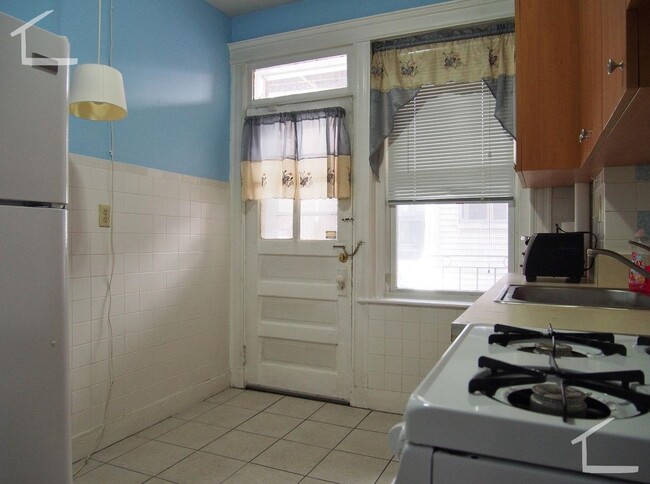 Foto del edificio - 2 Bed 1 Bath apartment available 9/1