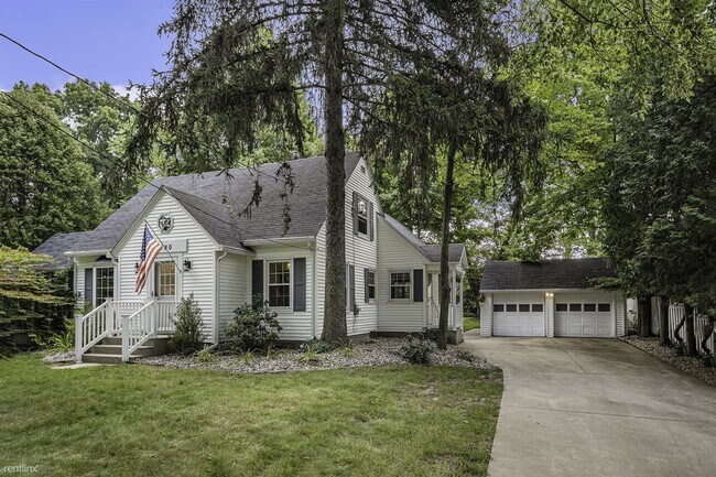 Foto del edificio - 3 br, 2 bath House - 2740 Fairfield Ave