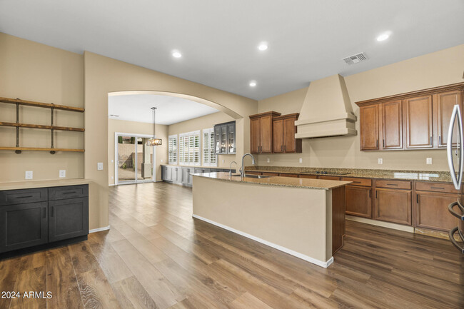 Building Photo - 2410 W Aloe Vera Dr