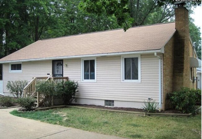Foto del edificio - 297 Maylawn Ave