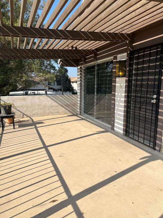 Building Photo - 3333 El Encanto Ct