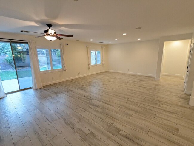 Foto del edificio - 8213 Fowler Falls Ct