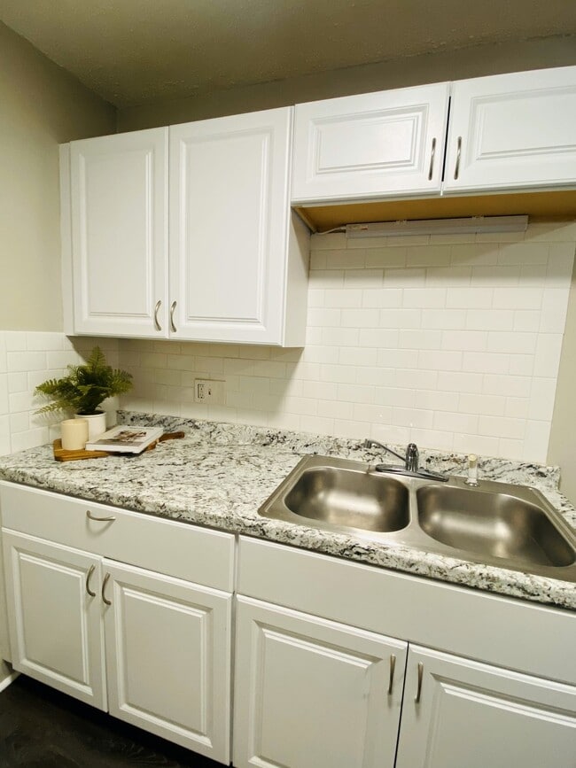 Building Photo - North Hills Apartments