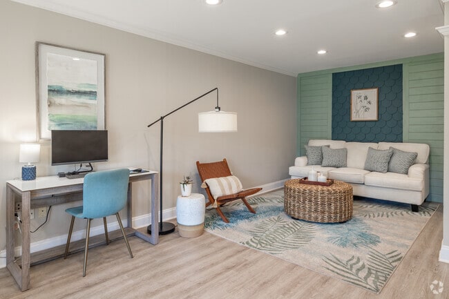 Business Center - Palm Isle Apartments