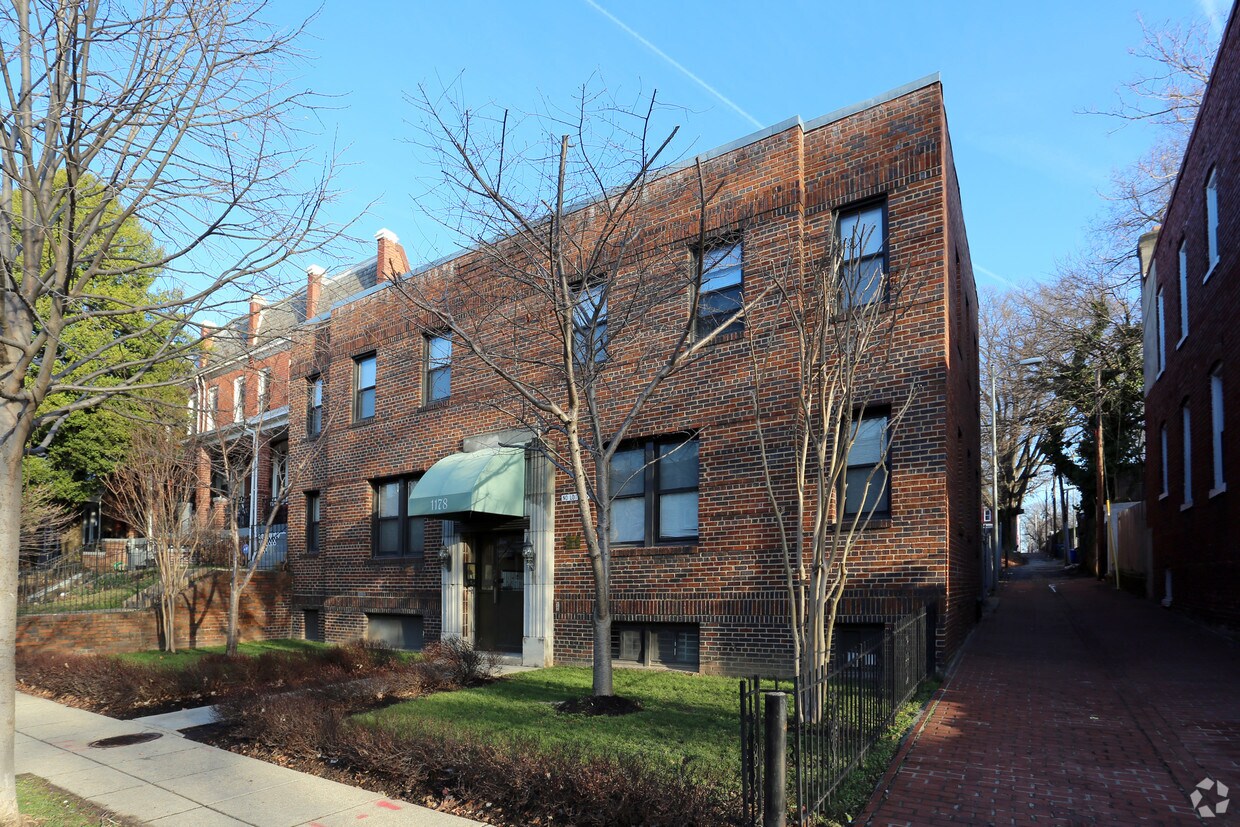 Primary Photo - 1178 Morse St NE