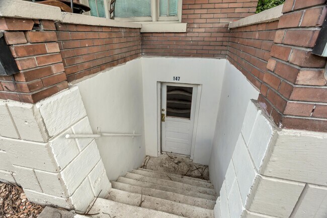 Foto del edificio - 145 W 200 S St