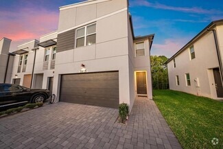 Building Photo - 3915 SE Mentmore Ln