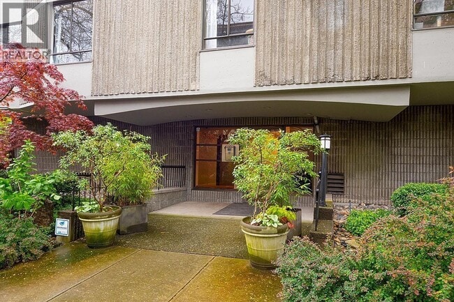 Building Photo - 1108 Nicola St