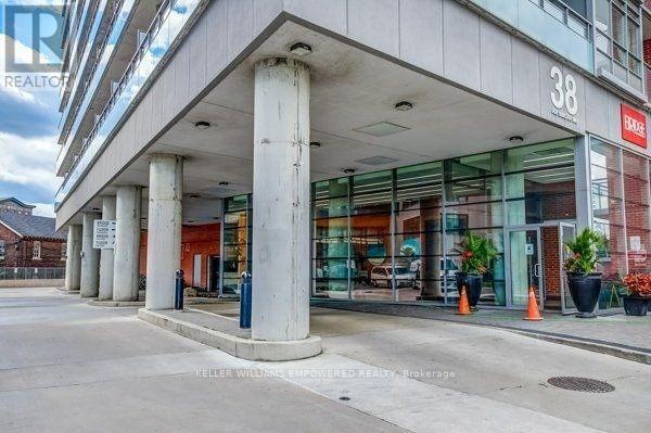 Photo du bâtiment - 38 Joe Shuster Way