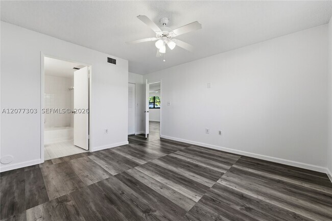 Building Photo - 9877 Nob Hill Ct