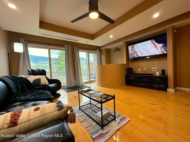 Foto del edificio - 81 Scribner Hollow Rd