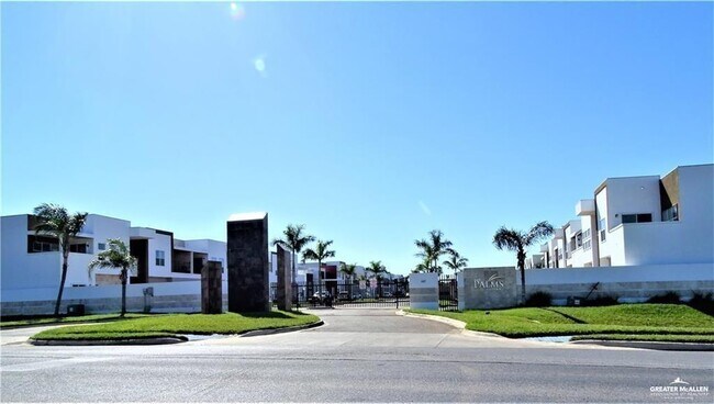 Foto del edificio - 20 Colbath Ave