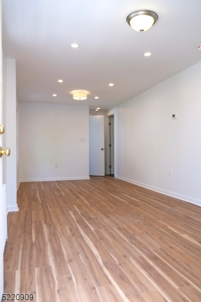 Building Photo - 27 E Hanover Ave