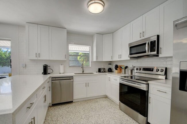 Building Photo - 1171 Bimini Ln