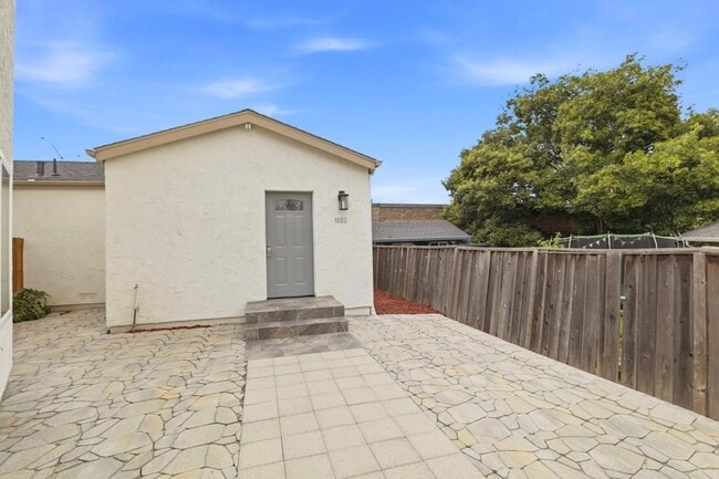 Building Photo - 1802 Ponca Ct