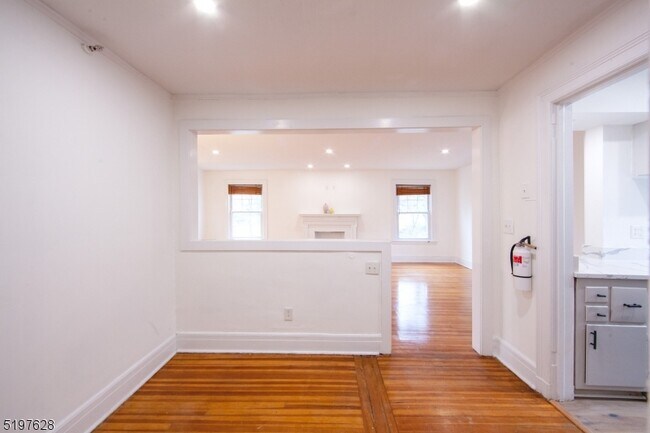 Foto del edificio - 395 Claremont Ave