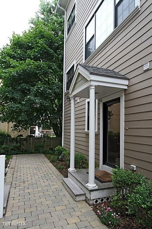 Primary Photo - 53 Greenwood Ave