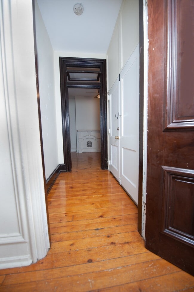 Building Photo - 907 Allegheny St