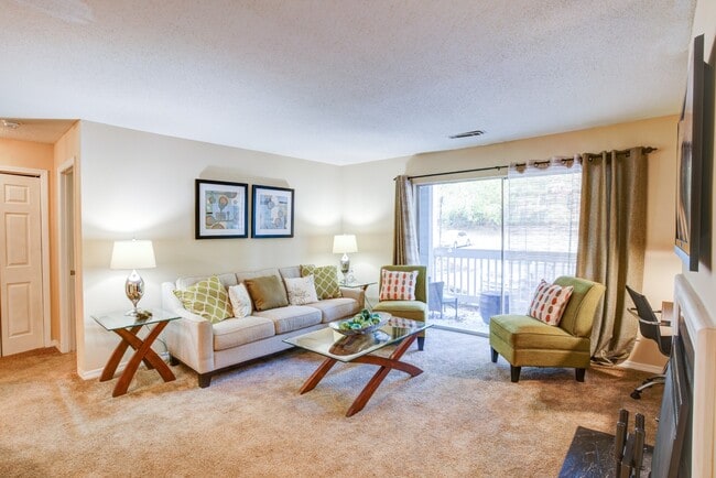 Building Photo - Highland Oaks