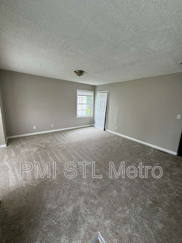 Building Photo - 10342 Ross Cir