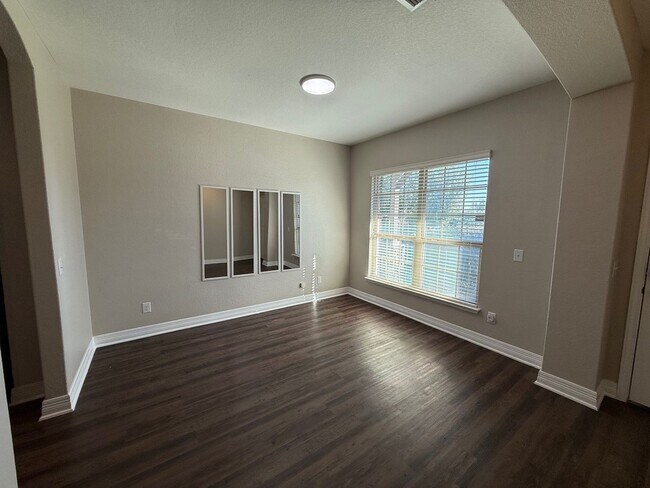 Building Photo - New Braunfels Gem!