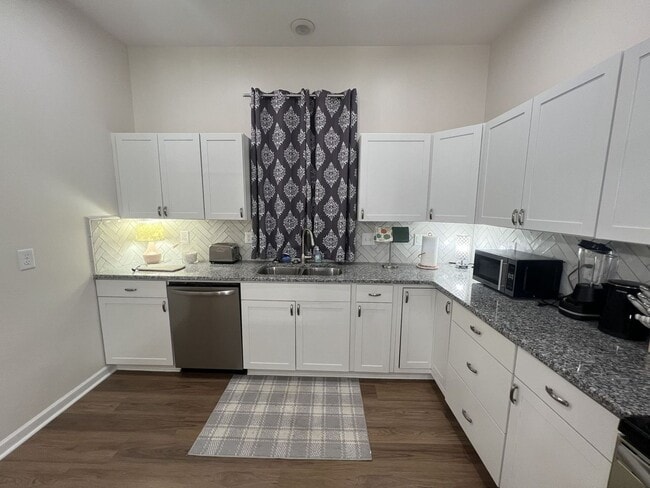 Foto del edificio - Totally Renovated Arts and Crafts Bungalow...