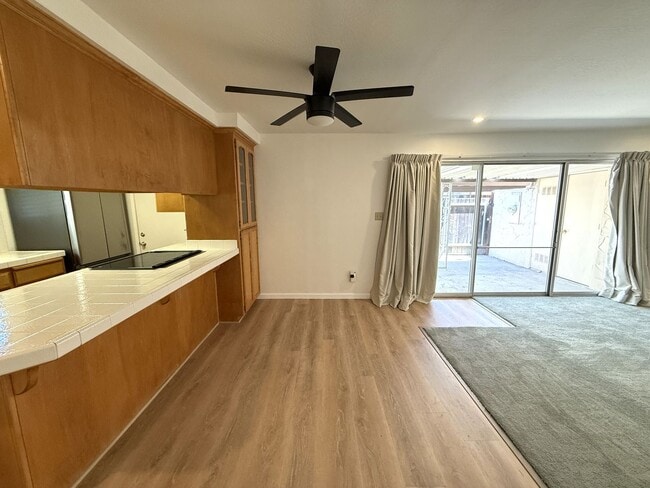 Building Photo - Nicely updated single story condo in Carmi...