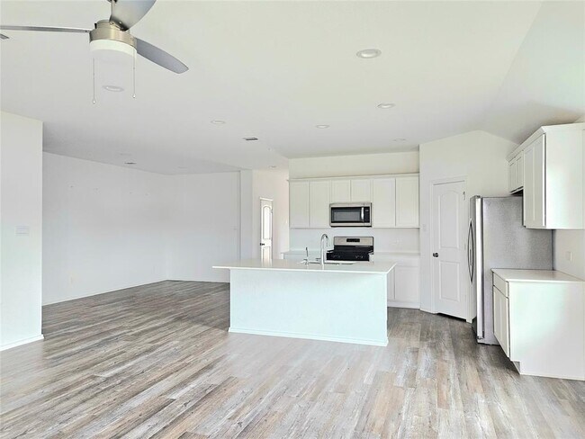 Building Photo - 4901 Almond Ter Dr