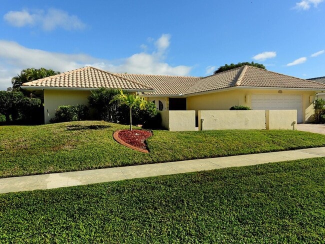 Building Photo - 5979 Pinebrook Dr