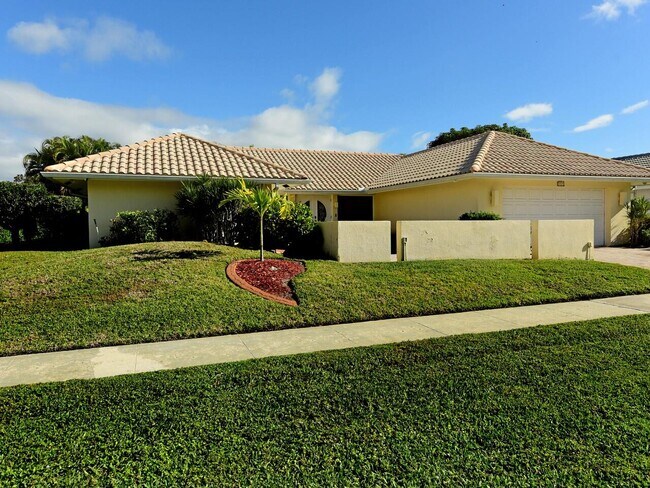 Foto del edificio - 5979 Pinebrook Dr