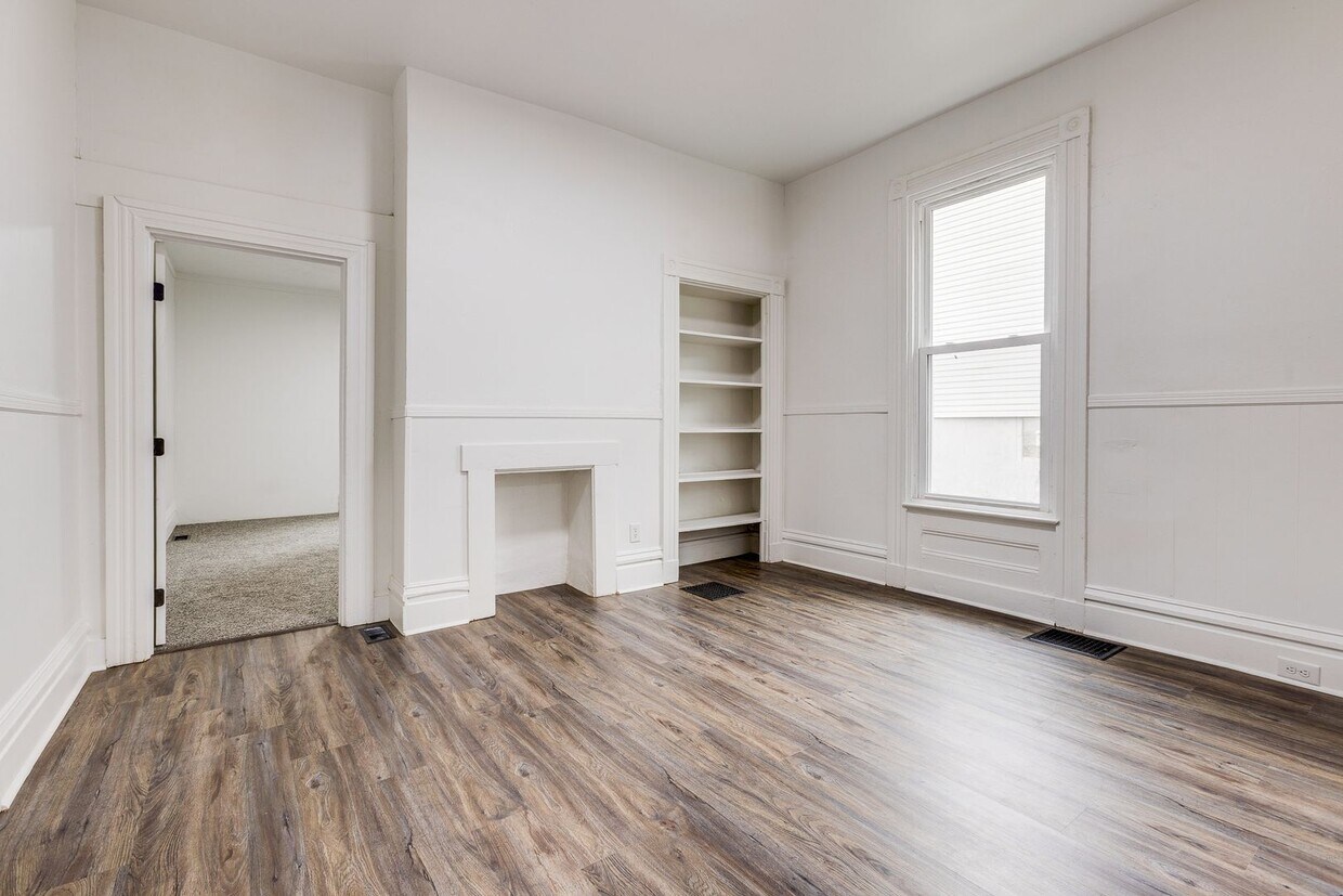 Primary Photo - 240 Hazelwood Ave