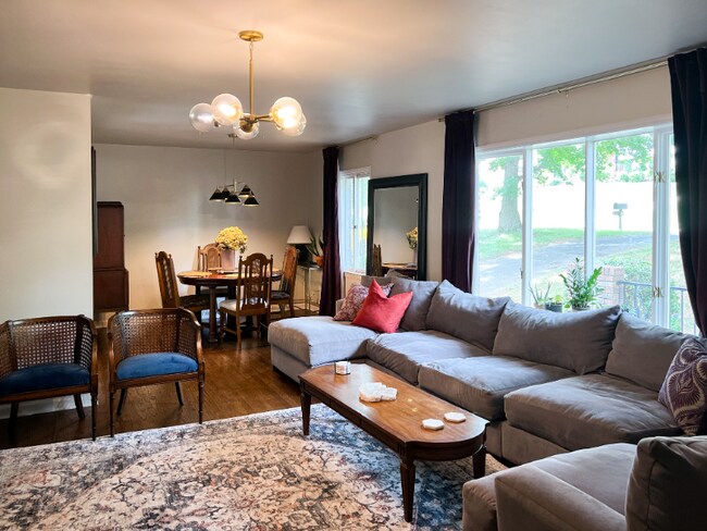 Foto del edificio - 5917 Cherrycrest Ln