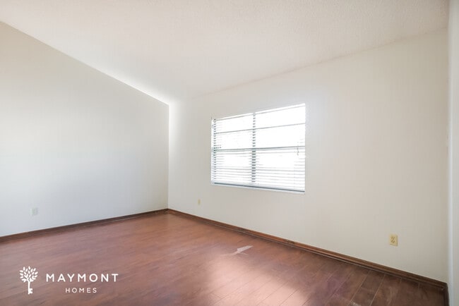 Building Photo - 715 Gilda Dr