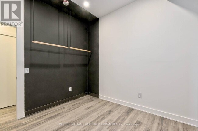 Photo du bâtiment - 653-UN653 Manning Ave