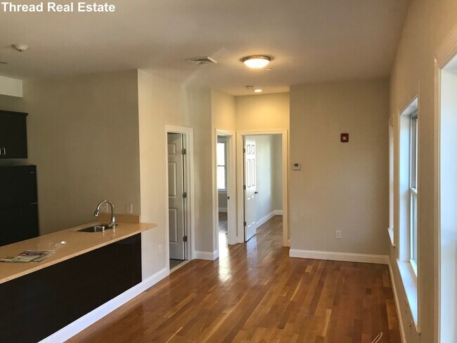 Foto del edificio - 77 Newbury Ave