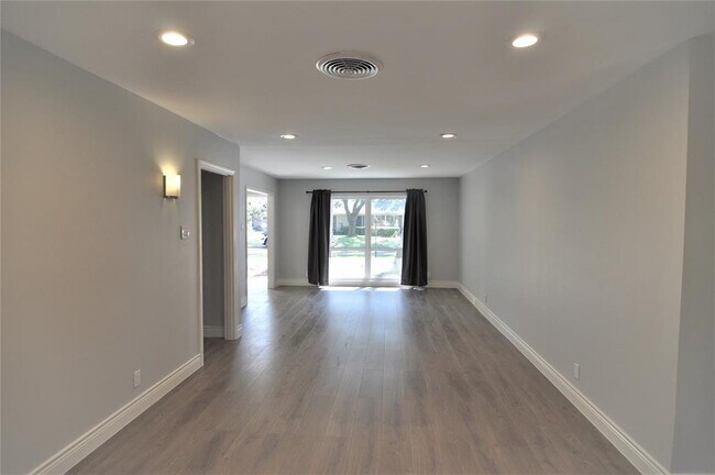 Foto del edificio - 9322 Highmeadow Dr