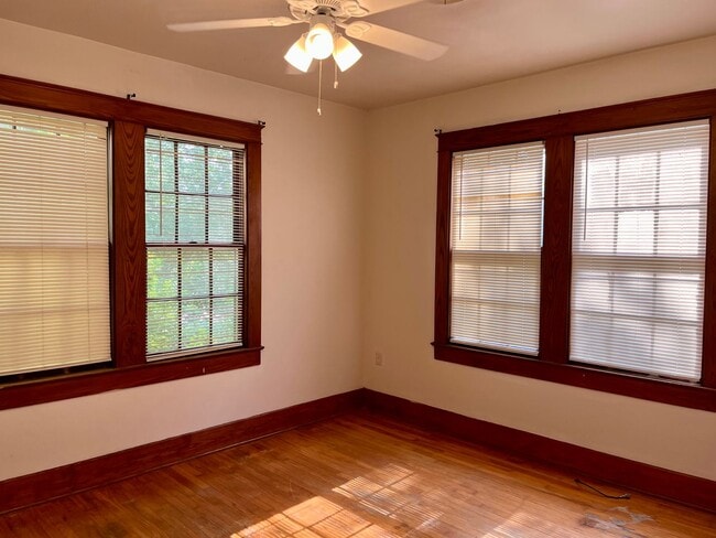 Building Photo - Mid-City Capital Heights Cottage!