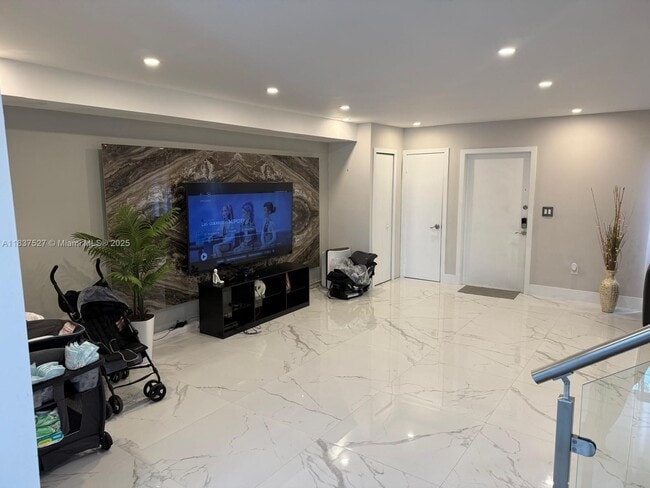 Building Photo - 6512 Kendale Lakes Dr