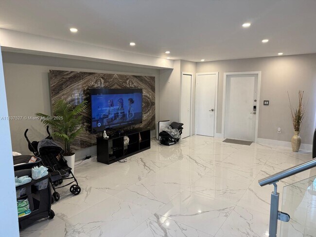 Foto del edificio - 6512 Kendale Lakes Dr