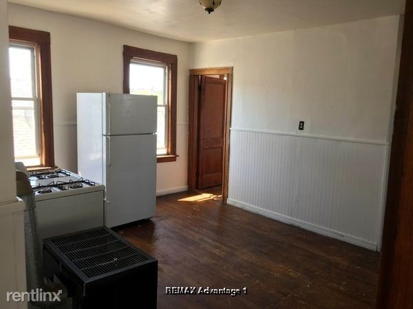 Building Photo - 3 br, 1 bath Apartment - 13 Groton Pl