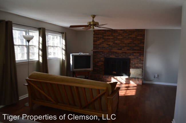Building Photo - 3 br, 2 bath House - 720 Alpine Dr