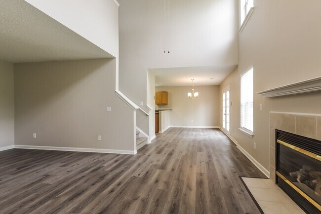 Foto del edificio - 555 River View Dr