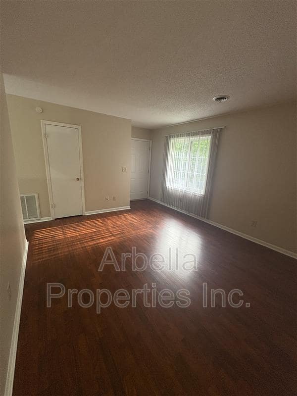 Building Photo - 103 Beech St