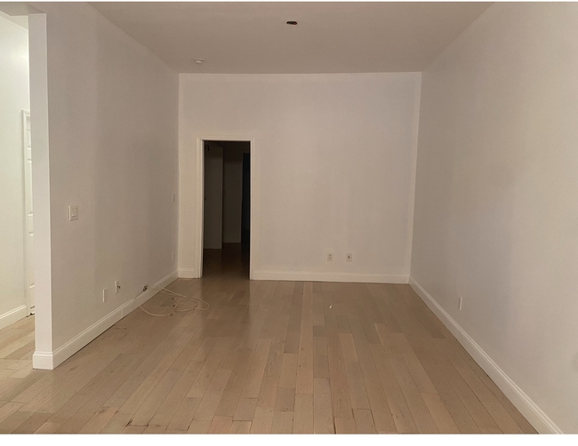 Living room - 6005 69th Ave