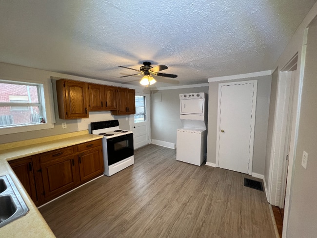 Building Photo - 509 7th Ave