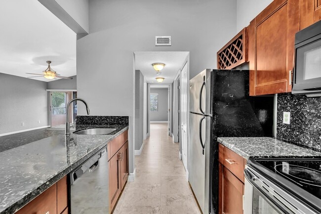 Foto del edificio - 2881 N Oakland Forest Dr